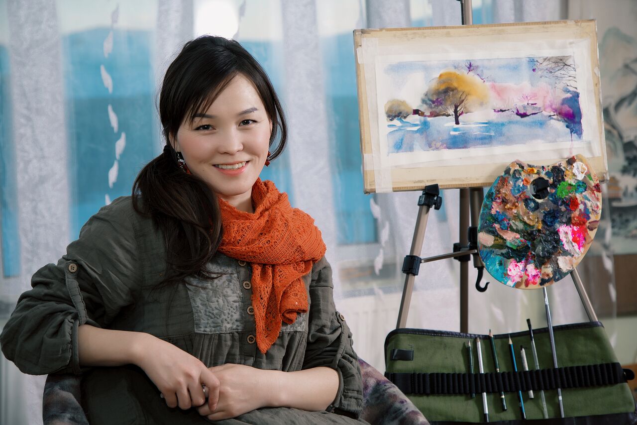 Die mongolische Künstlerin Zulaa in ihrer Werkstatt